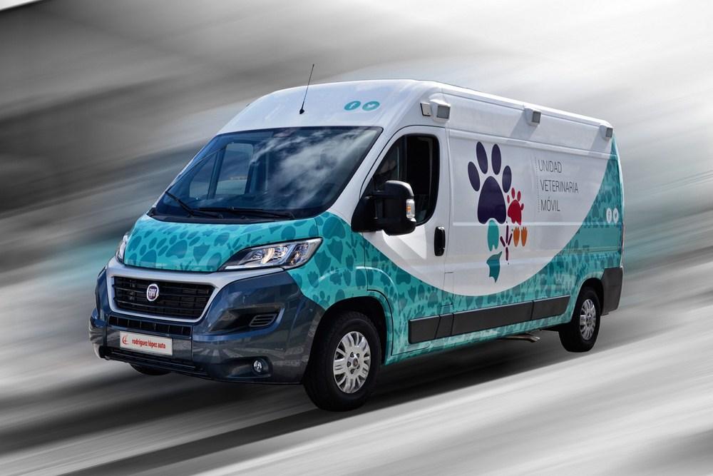 Furgoneta de Beccavet, unidad veterinaria móvil a domicilio en Almería