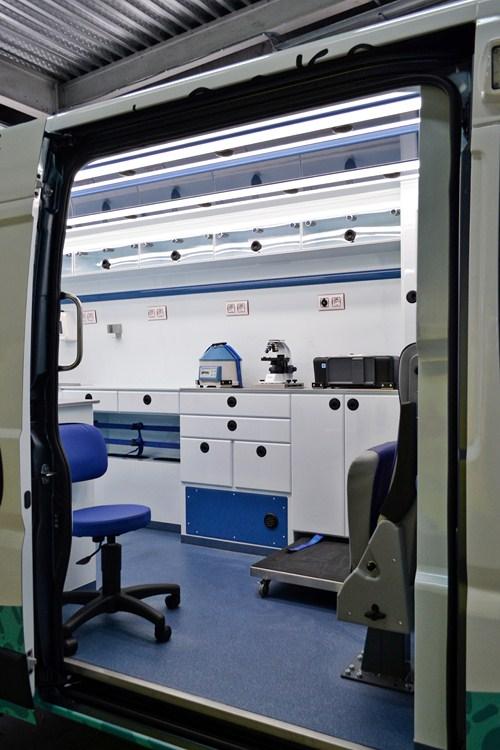 Equipamiento de la unidad veterinaria móvil Beccavet